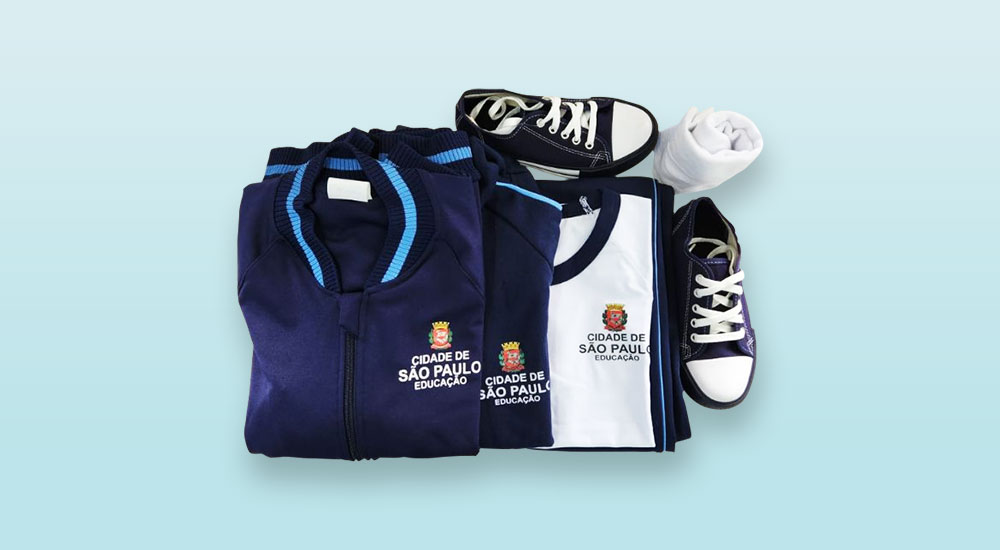 Kit de uniforme escolar da prefeitura de SP.