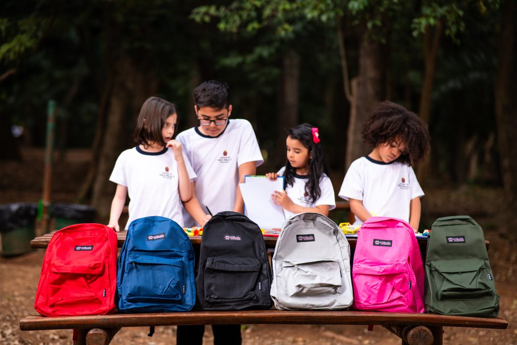 mochilas e materiais escolares