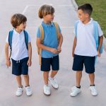 Uniforme escolar manchou ou desbotou? Veja como recuperar